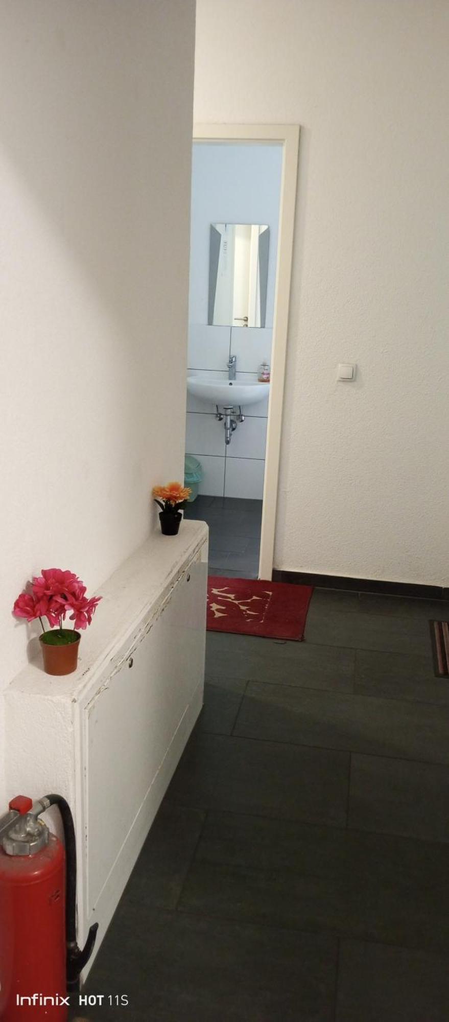 Anna Zimmer Familienzimmer Mit Gemeinschaftskueche Im Zentrum Von Heilbronn Buitenkant foto