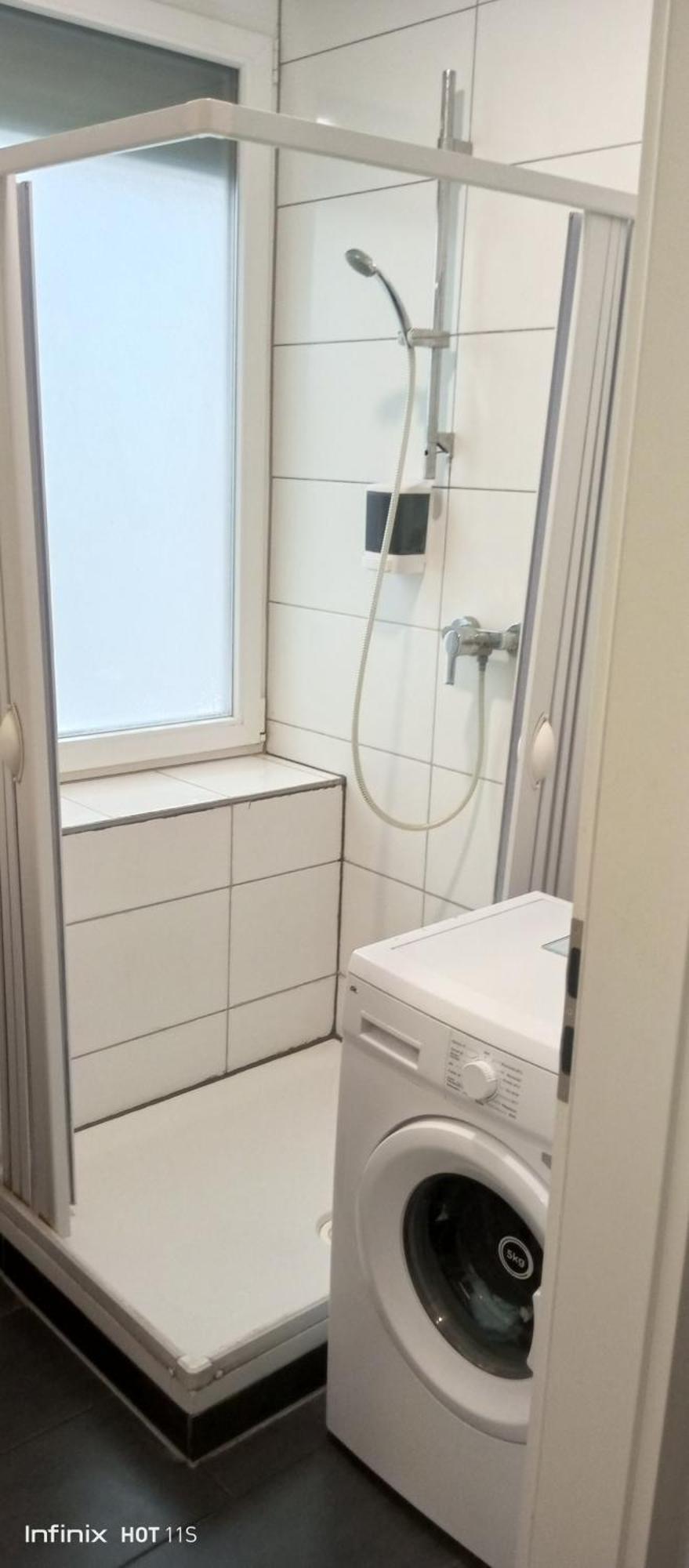 Anna Zimmer Familienzimmer Mit Gemeinschaftskueche Im Zentrum Von Heilbronn Buitenkant foto